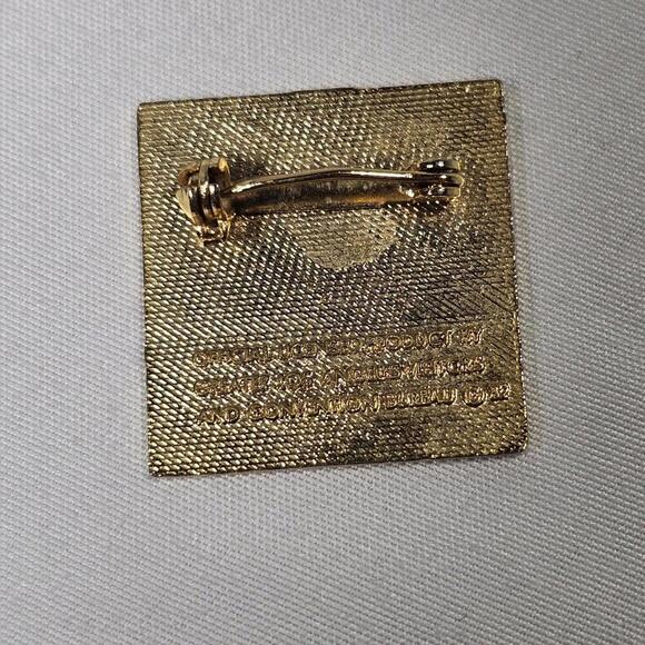Vintage 1982 LA's the Place Travel Souvenir Lapel Pin Los Angeles California - Picture 3 of 5